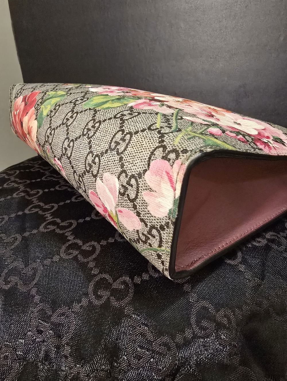 Gucci Floral GG Supreme Monogram Pouch - Rose Pink Floral Print - Picture 6 of 10